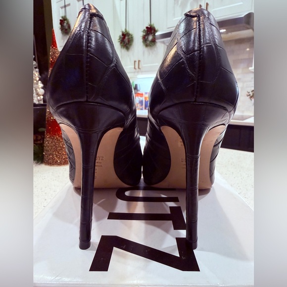 🖤🖤Schutz Black Croc-Embossed Pointed-Toe Pumps – Size 7 | 4” Heel - Picture 4 of 9